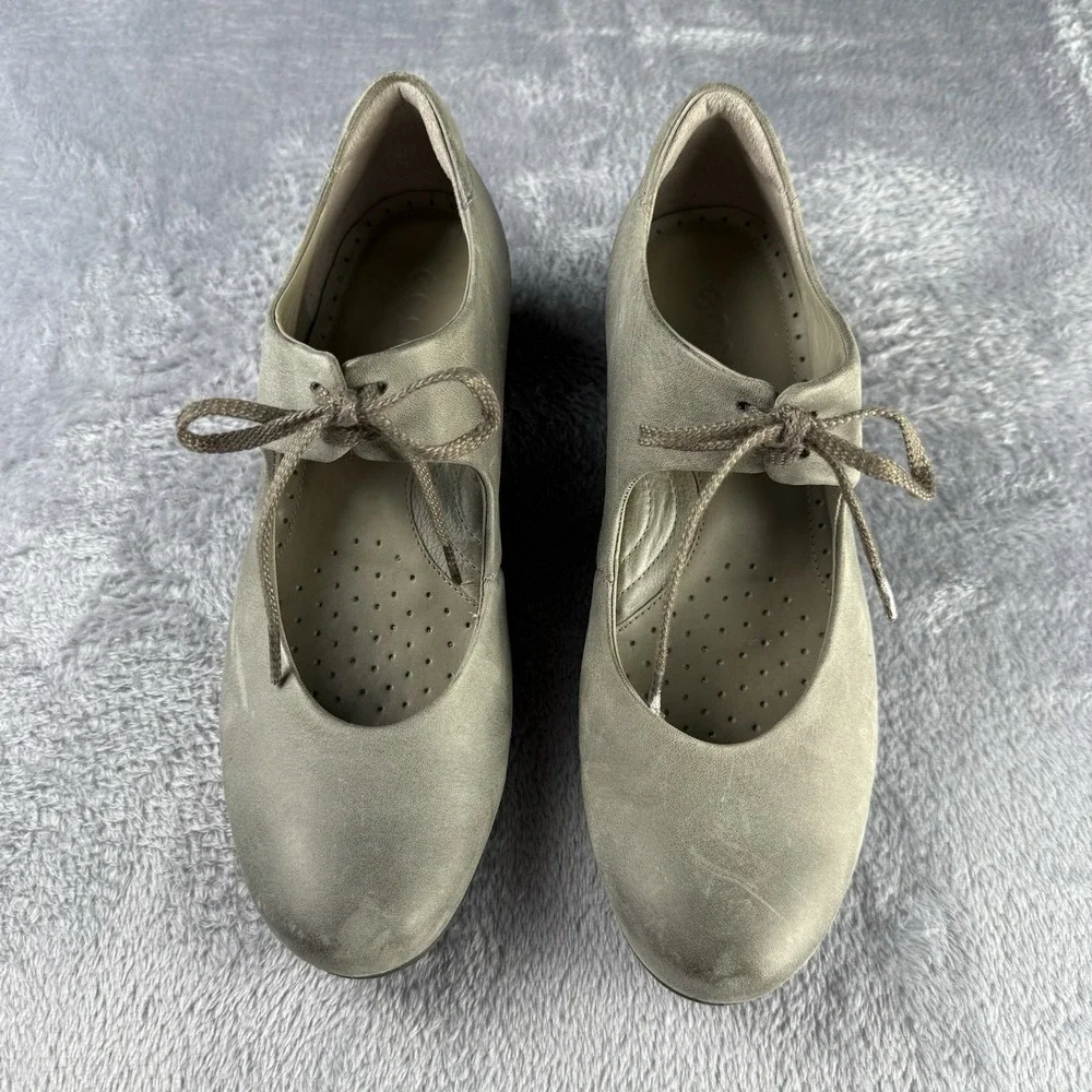 Ecco sculptured mary